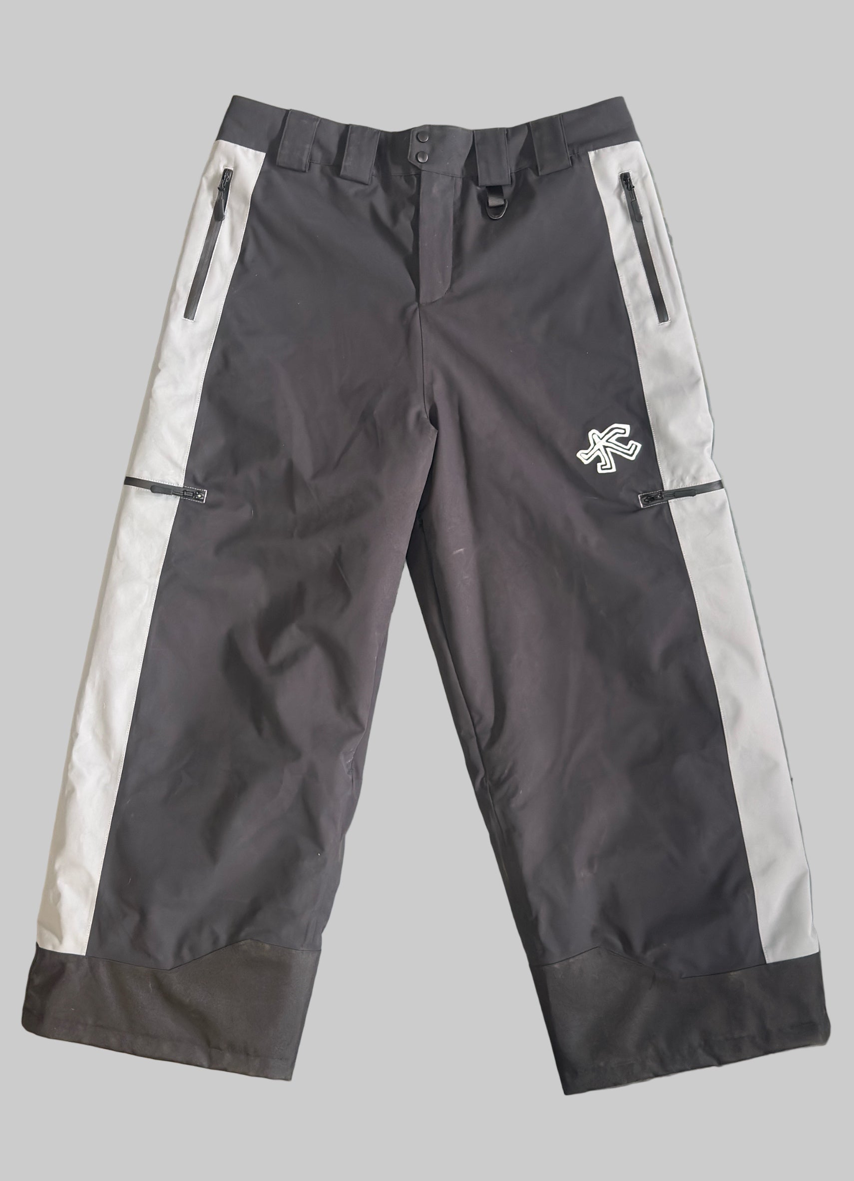 black and gray baggy ski pants 